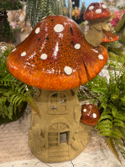 Mushroom House 11.5x11x16.5in