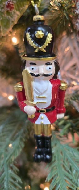 Nutcracker Knight Resin 1.5x1x3.5in